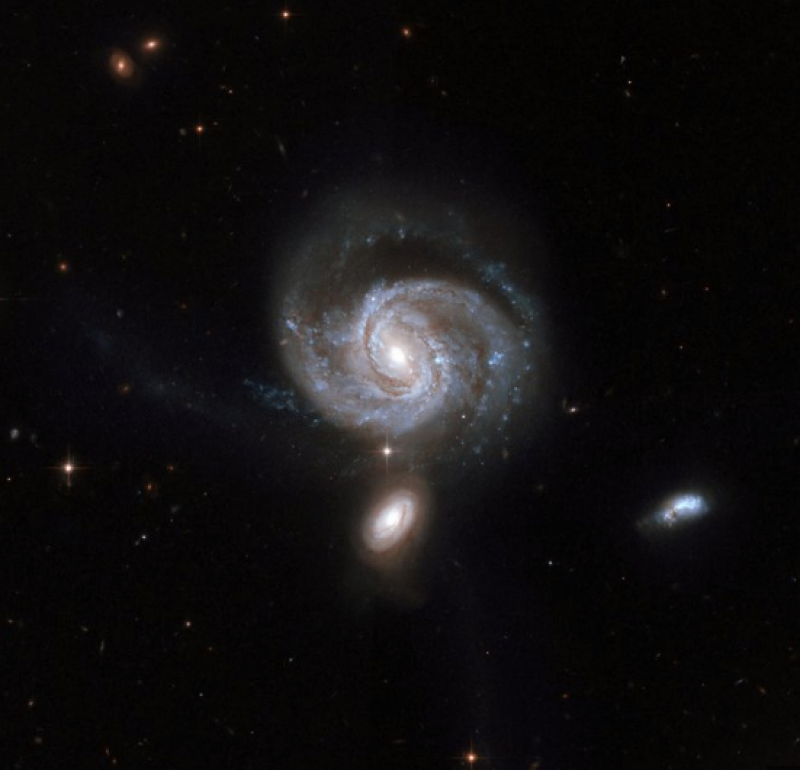 2 Monster Black Holes Spotted at Galaxy's Heart