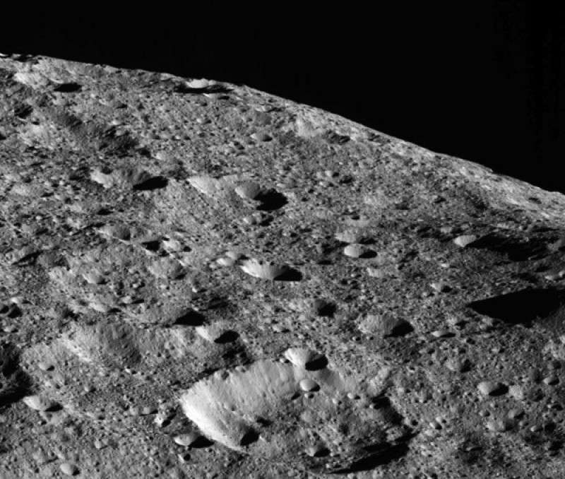 NASA Spacecraft Gets Breathtakingly Close to Dwarf Planet