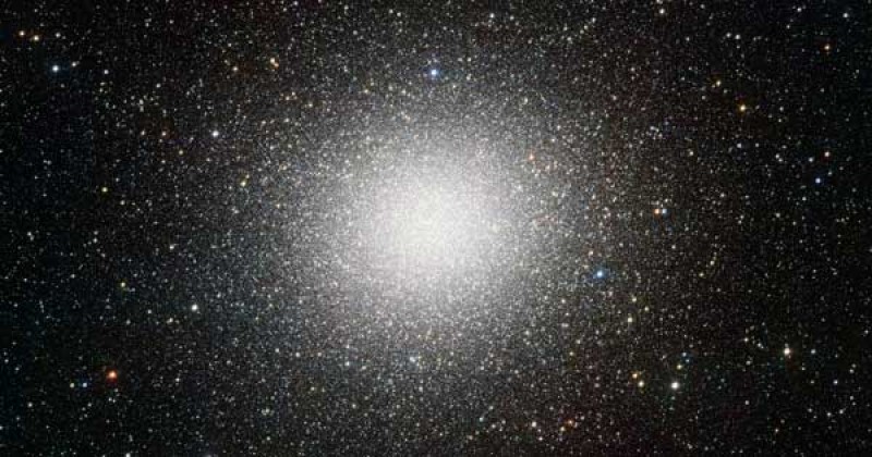 Astronomers Find Stars Streaming from Our Galaxy’s Biggest Cluster