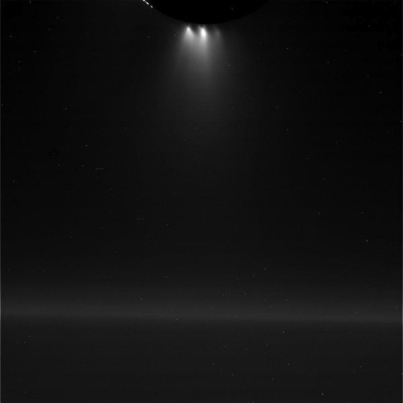 Saturn's geyser moon shines in close flyby views